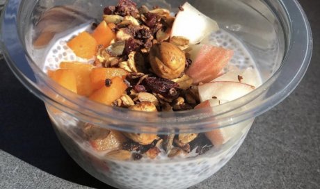 Chia pudding abricots, pêches, granola, bar à salades, Villeurbanne