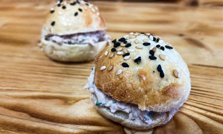 pain burger maison rillette de thon maison, traiteur, villeurbanne